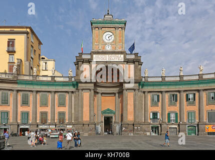 Neapel, Italien - 25. Juni 2014: Convitto Nazionale Vittorio Emanuele auf der Piazza Dante in Neapel, Italien. Stockfoto