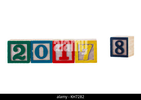 Neues Jahr 2017 auf Holzklötze auf weißem Hintergrund geschrieben. Stockfoto