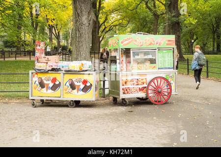 Essen Warenkorb Central Park, Manhattan, New York City, Vereinigte Staaten von Amerika. Stockfoto