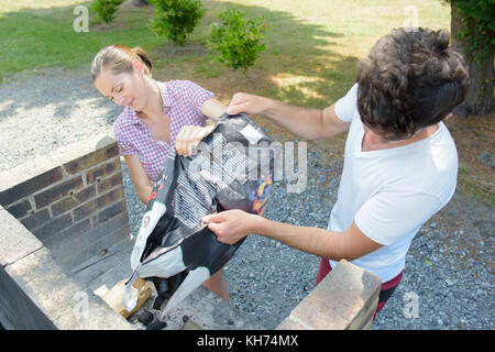 Grill am Campingplatz Stockfoto