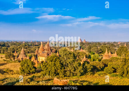 Ein Panoramablick aus der Luft auf Old Bagan, Myanmar Stockfoto