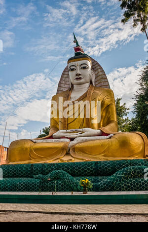 Sitzender Buddha im Kyaw Aung San dar Kloster, Amarapura, Mandalay, Myanmar Stockfoto