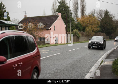 Weston super Mare, Großbritannien. 14 Nov, 2017. Jps & Banksy inoffizielle Zusammenarbeit der Polizei- und Präsident Trumpf auf die a370. Die James Thomas credit lrps: James Thomas/alamy leben Nachrichten Stockfoto