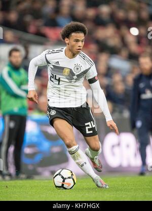 London, Grossbritannien. November 2017. Leroy SANE (GER) Aktion, Fussball Laenderspiel, Freundschaftsspiel, England (eng) - Deutschland (GER) 0:0, am 10.11.2017 in London/Grossbritannien. |Nutzung weltweit Guthaben: dpa/Alamy Live News Stockfoto