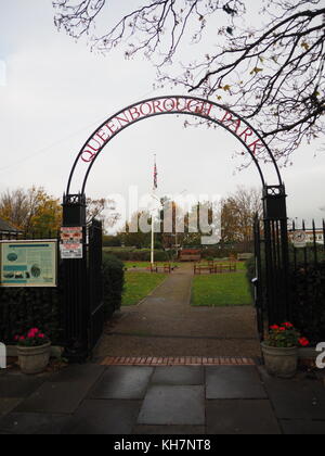 Queenborough, Kent, UK. 15 Nov, 2017. UK Wetter: Eine ruhige und relativ milden November Tag in der historischen Stadt Queenborough auf der Insel Sheppey. Eingang Queenborough Park. Credit: James Bell/Alamy leben Nachrichten Stockfoto