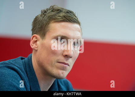 Stuttgart, Deutschland. 13.. November 2017. Trainer des Bundesliga-Fußballteams VfB Stuttgart Hannes Wolf im Interview mit der Deutschen Presseagentur in Stuttgart, 13. November 2017. Quelle: Marijan Murat/dpa/Alamy Live News Stockfoto