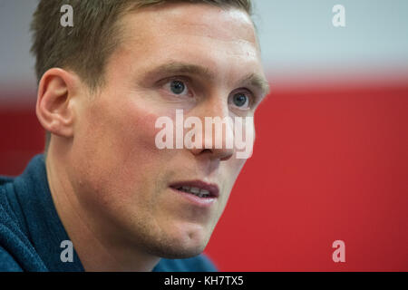 Stuttgart, Deutschland. 13.. November 2017. Trainer des Bundesliga-Fußballteams VfB Stuttgart Hannes Wolf im Interview mit der Deutschen Presseagentur in Stuttgart, 13. November 2017. Quelle: Marijan Murat/dpa/Alamy Live News Stockfoto