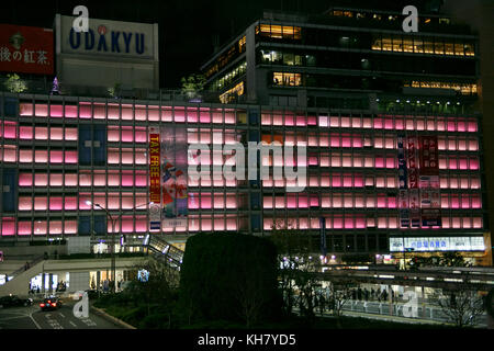 Tokio, Japan. 16.. November 2017. Beleuchtung in Shinjuku Terrace City am 16. November 2017, Tokio, Japan. Shinjuku Terrace City Illuminationen sind rund um die Odakyu Line Shinjuku Station zu sehen. In diesem Jahr findet die 12.. Illumination statt, die bis zum 22. Februar 2018 zu genießen ist. Quelle: Rodrigo Reyes Marin/AFLO/Alamy Live News Stockfoto