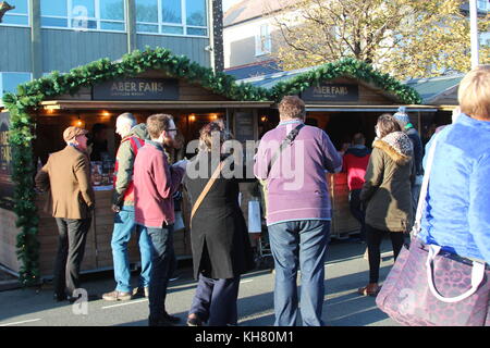 LLandudno, Wales, UK. 16 Nov, 2017. Llandudno Christmas Fayre heute geöffnet, keine madoc-Straße, das Wetter war kalt, aber die Sonne Quelle: Mike Clarke/Alamy leben Nachrichten Stockfoto