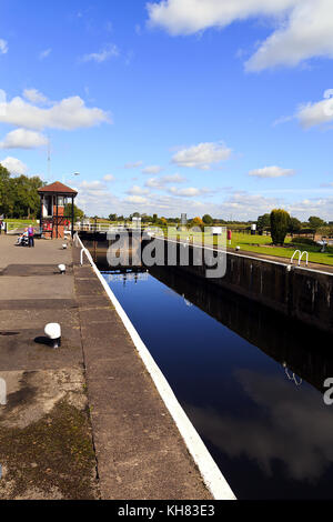 Cromwell Lock auf dem Fluss Trent in der Nähe von Newark Stockfoto