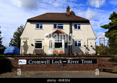 Lock Keepers Cottage in Cromwell Lock auf dem Fluss Trent Stockfoto