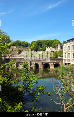 Malerische Altstadt Brücke und Lock-up auf dem Fluss Avon, Bradford-on-Avon, Wiltshire, Großbritannien Stockfoto