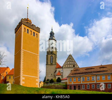 Das Roter Turm (Roter Turm) und die evangelische Kirche St. Marien, Kamenz, Sachsen, Deutschland. Stockfoto