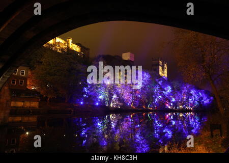 Durham Cathedral wird während der Generalprobe des Lumiere Durham Light Festivals gesehen. Stockfoto