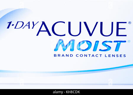 1-Day Acuvue moist Kontaktlinsen der Marke, in der Nähe des Logos auf, Vereinigtes Königreich Stockfoto