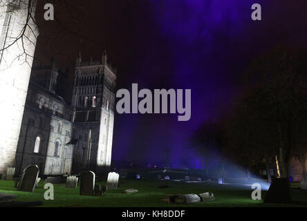 Die Generalprobe der lumiere Durham light Festival in Durham Cathedral. Stockfoto