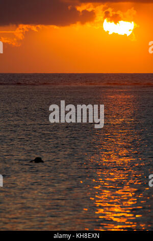 Sonnenuntergang über dem Indischen Ozean in der Nähe von le Morne an der Westküste von Mauritius, Afrika. Stockfoto