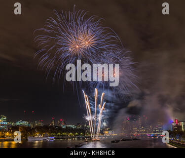Lord Mayors Feuerwerk-Show auf der Themse, London 2017 Stockfoto