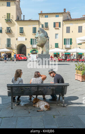 Piazza del Anfiteatro in Lucca, Italien. Stockfoto