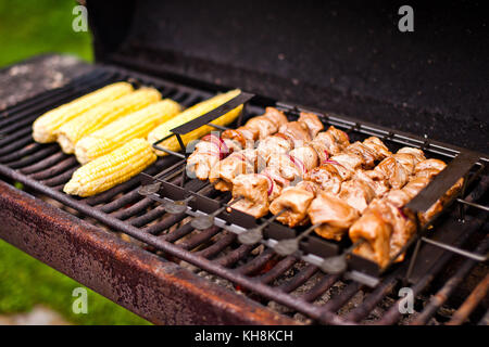 Grill Fleisch und Mais Stockfoto