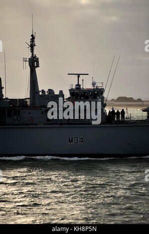 AJAXNETPHOTO. 18. FEBRUAR 2015. PORTSMOUTH, England. - Jagd KLASSE MEINE GEGENMASSNAHMEN GEFÄSS (Mcmv) HMS MIDDLETON ZURÜCK. Foto: TONY HOLLAND/AJAX REF: DTH 151802 36655 Stockfoto