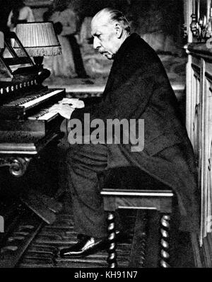 Charles Marie Widor an der Orgel am Institut de France, Paris. CMW: französische Organist, Komponist, 21. Februar 1844 - 12. März 1937 Stockfoto