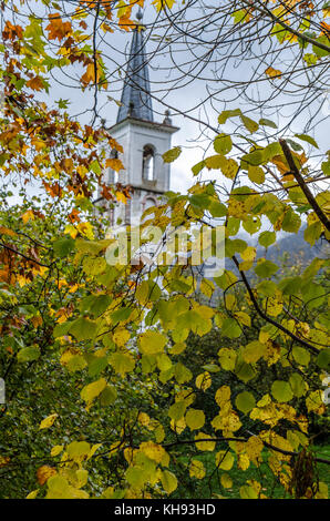 Anzeigen von Soto de Agues Dorf in Asturien, im Norden Spaniens, im Herbst Stockfoto