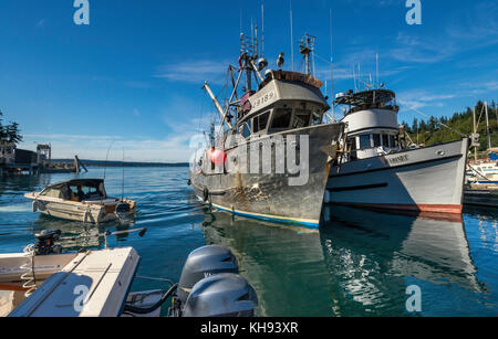 Fischerboote am Yachthafen in Quathiaski Cove auf Quadra Island, Vancouver Island Area, British Columbia, Kanada Stockfoto