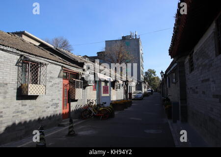 Urig traditionellen Gassen in einem chinesischen Wohngegend (Hutong) - Peking, China Stockfoto