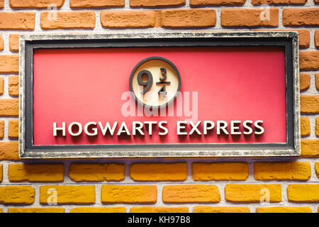 Zeichen der berühmten 9 und drei Viertel Plattform der Hogwarts Express Zug von der Harry Potter Saga - Ferrara, 15.Oktober 2017 Stockfoto