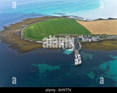 dh Kettletoft SANDAY ORKNEY Luftaufnahme der Harbour Quay Insel Village Pier schottland Stockfoto