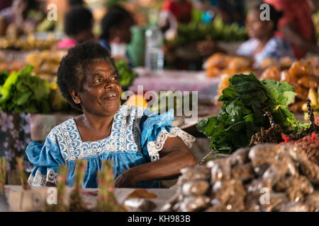 Standbesitzer hieß (pro Nah-Mai) in Port Vila Obst- und Gemüsemarkt, Vanuatu. Stockfoto