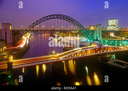 Tyne Bridge and the Swing Bridge, Newcastle upon Tyne, Tyne and Wear, England, Großbritannien Stockfoto