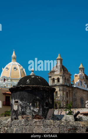 Südamerika, Kolumbien, Cartagena. Altstadt historische Stadtzentrum, Unesco. Stadtmauer Blick auf st. Peter Claver Plaza aka San Pedro Claver aus Stockfoto