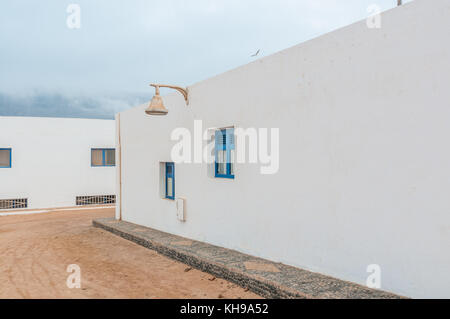 Typische street view von Caleta del Sebo, La Graciosa, Kanarische Inseln, Spanien Stockfoto