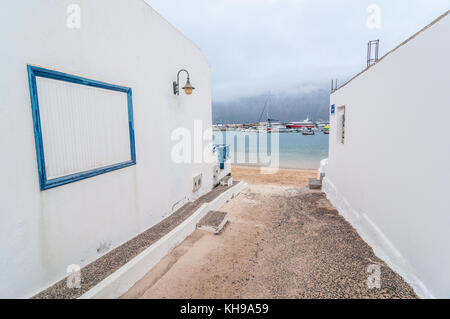 Typische street view von Caleta del Sebo, La Graciosa, Kanarische Inseln, Spanien Stockfoto