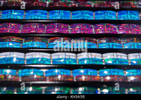 Mexiko, Bundesstaat Jalisco, Puerto Vallarta. Typisch Sterlingsilber und Feueropalschmuck. Stockfoto