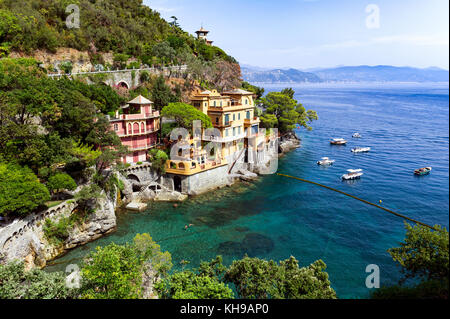 Euopr. Italien. Ligurien. Golf von Tigullio, Italienische Riviera. Portofino. Die Ligurische Küste. Villa mit Blick auf das Meer Stockfoto