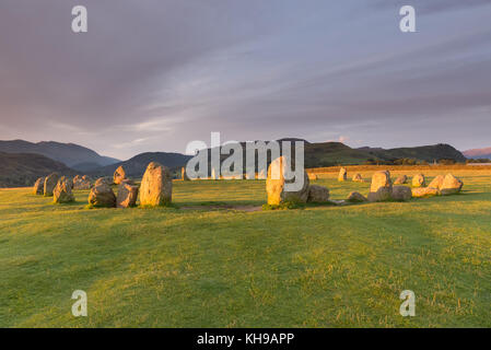 Castlerigg Steinkreis bei Sonnenaufgang, UK Lake District Stockfoto