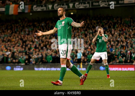 Shane Duffy, Irlands Republik, reagiert auf eine verpasste Chance während des Qualifikationsspiels der FIFA-Weltmeisterschaft im zweiten Beinspiel im Aviva Stadium in Dublin. Stockfoto