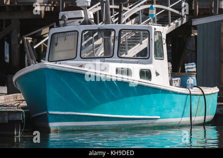 Lobster Boat docked im frühen Herbst in South Bristol, Maine, USA Stockfoto