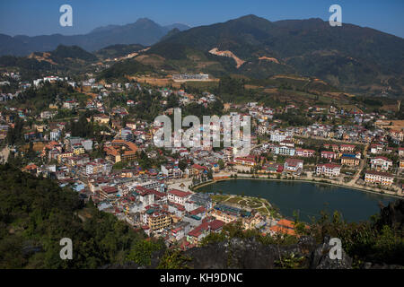 Sapa Vietnam - Nov 4,2017: Hohe Betrachtungswinkel von Sapa Gemeinde Szene aus Ham Rong Berg beliebtesten Reisen Reiseziele in Sapa Stockfoto