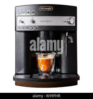 Eine DELONGHI Magnifica bean zu Kaffeemaschine auf weißem Hintergrund Stockfoto