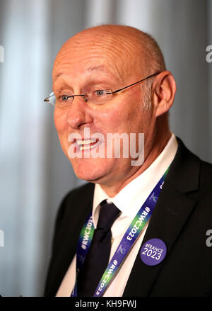 Bernard Laporte, Präsident des französischen Rugby-Verbandes, während der Ankündigung der Rugby-Weltmeisterschaft 2023 im Royal Garden Hotel, Kensington. DRÜCKEN SIE VERBANDSFOTO. Bilddatum: Mittwoch, 15. November 2017. Das Foto sollte lauten: John Walton/PA Wire. EINSCHRÄNKUNGEN: Nur für redaktionelle Zwecke. Keine kommerzielle Nutzung ohne vorherige Genehmigung. Stockfoto