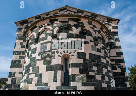 Korsika: die Details der Kirche von San Michele de Murato, kleine Kapelle aus dem 12. Jahrhundert in polychrome Steine und typischen Pisaner romanischen Stil erbaut Stockfoto