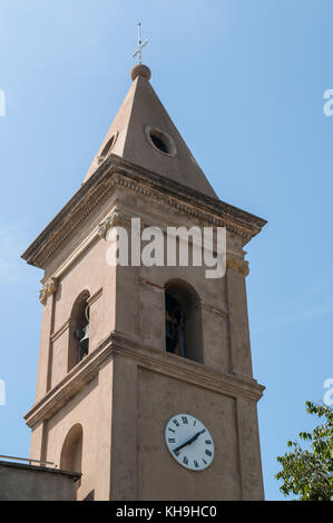 Korsika: der Glockenturm der Kirche im Zentrum von Saint-florent, beliebten Sommer Urlaubsort an der Westküste, der corse Saint-tropez Stockfoto