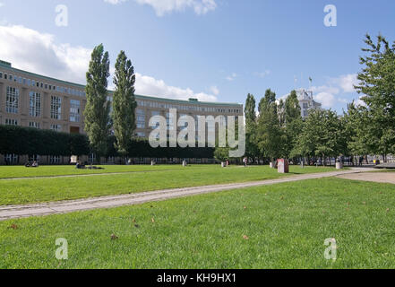 STOCKHOLM, SCHWEDEN - 27. AUGUST 2017: Architektur rund um Fatbursparken auf Sodermalm an einem sonnigen Tag am 27. August 2017 in Stockholm, Schweden. Stockfoto