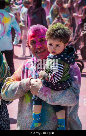 Holi ist ein hinduistisches Frühlingsfest feierte ursprünglich in Indien und Nepal, die auch als das "Festival der Farben" oder das "Festival der Liebe" bekannt. Stockfoto