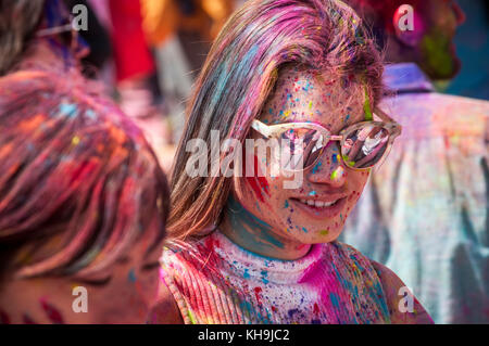 Holi ist ein hinduistisches Frühlingsfest feierte ursprünglich in Indien und Nepal, die auch als das "Festival der Farben" oder das "Festival der Liebe" bekannt. Stockfoto