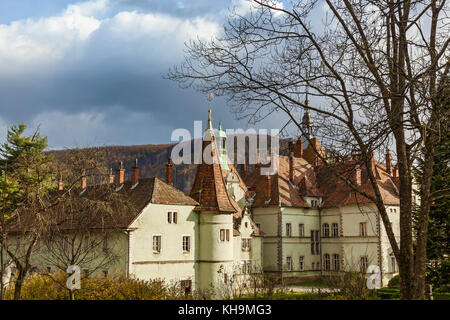 Jagdschloss des Grafen Schönborn in Carpaty. Das Schloss des Grafen Schönborn, der in der Vergangenheit - Beregvar Dorf, Zakarpattja Region, in der Ukraine. In 189 gebaut Stockfoto